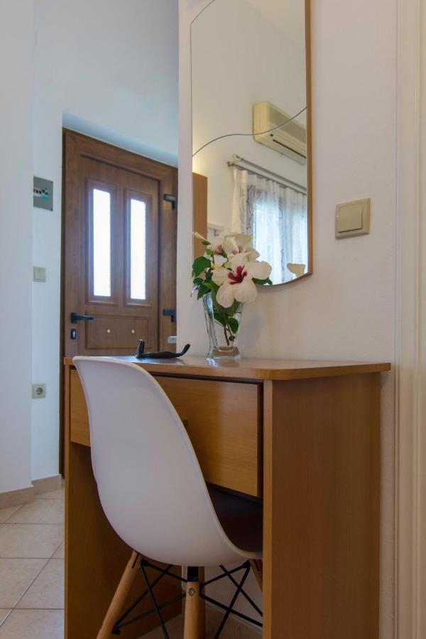 Natsios Apartments Vlachopoulatika Bagian luar foto