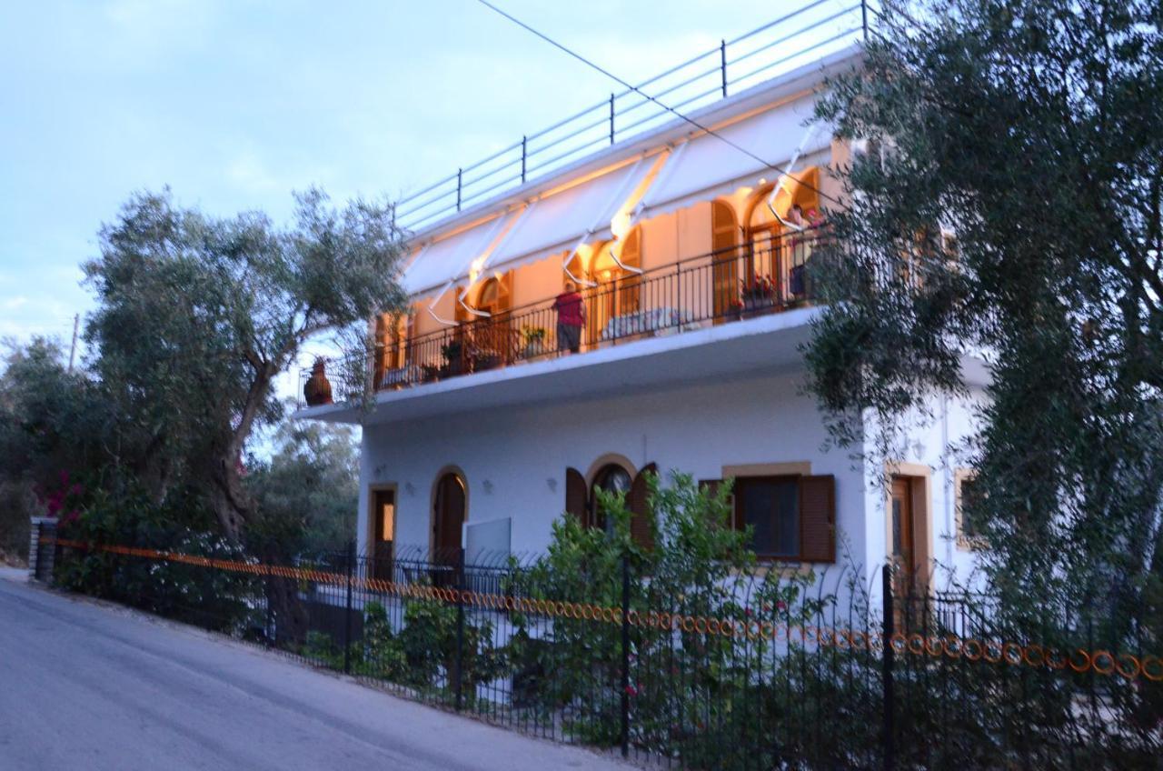 Natsios Apartments Vlachopoulatika Bagian luar foto