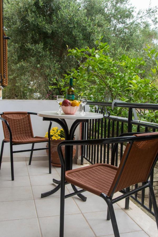 Natsios Apartments Vlachopoulatika Bagian luar foto