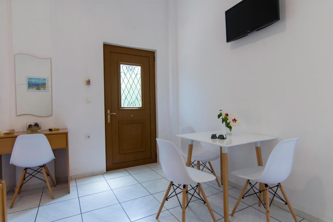 Natsios Apartments Vlachopoulatika Bagian luar foto